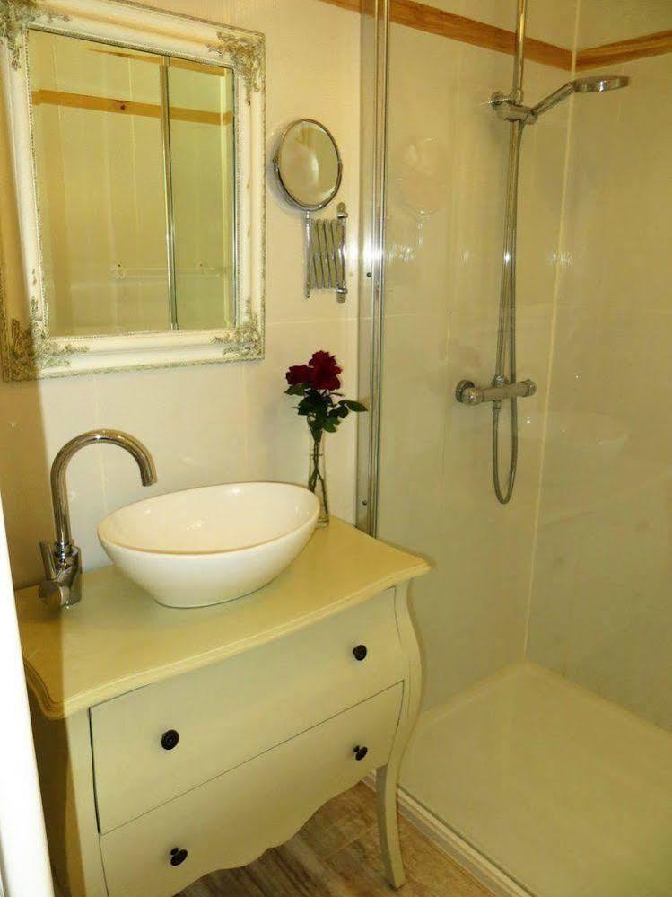 Aux Trois Fontaines Bed & Breakfast Eynesse Exterior photo